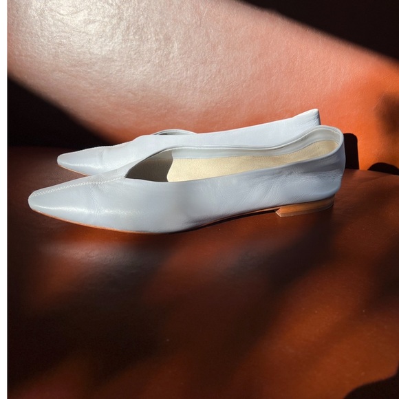 Shoe - Picture 3 of 8